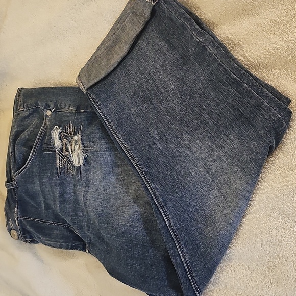 ONE 5 One Unique Design 5 Pocket Button/Zip Distressed Capri Jeans Size 14 EUC - Picture 6 of 14